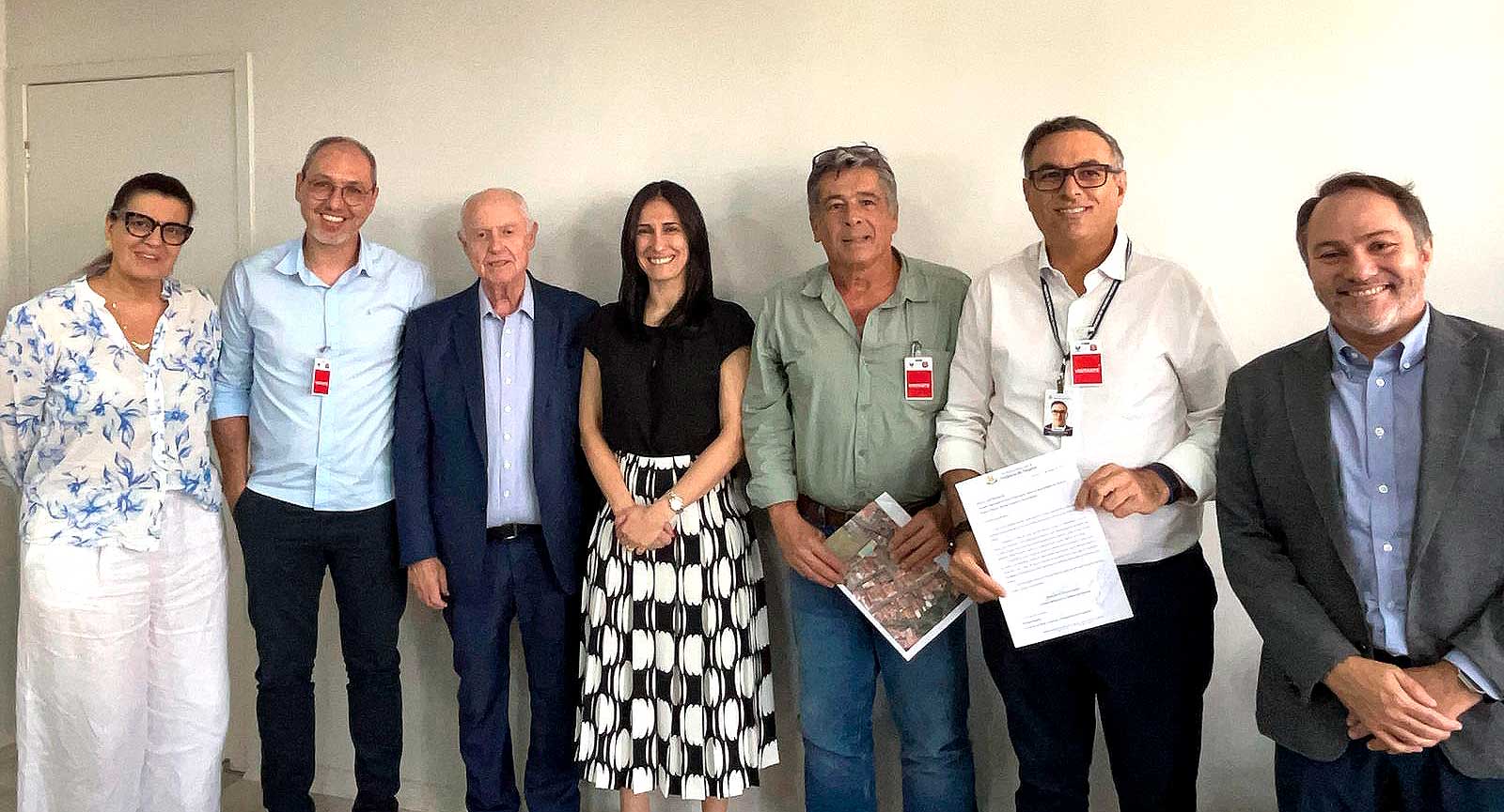 A Dir. de Relações Institucionais da Sabesp Samanta Souza, o Vereador Tiago Balderi, o Dep. Barros Munhoz, a Secr. de Estado de Meio Ambiente, Infraestrutura e Logística Natália Rezende, o Vice-Prefeito Joaquim da Mogiana, o Sec. de Administração Marcos Toledo e o CEO da Sabesp Carlos Augusto Piani